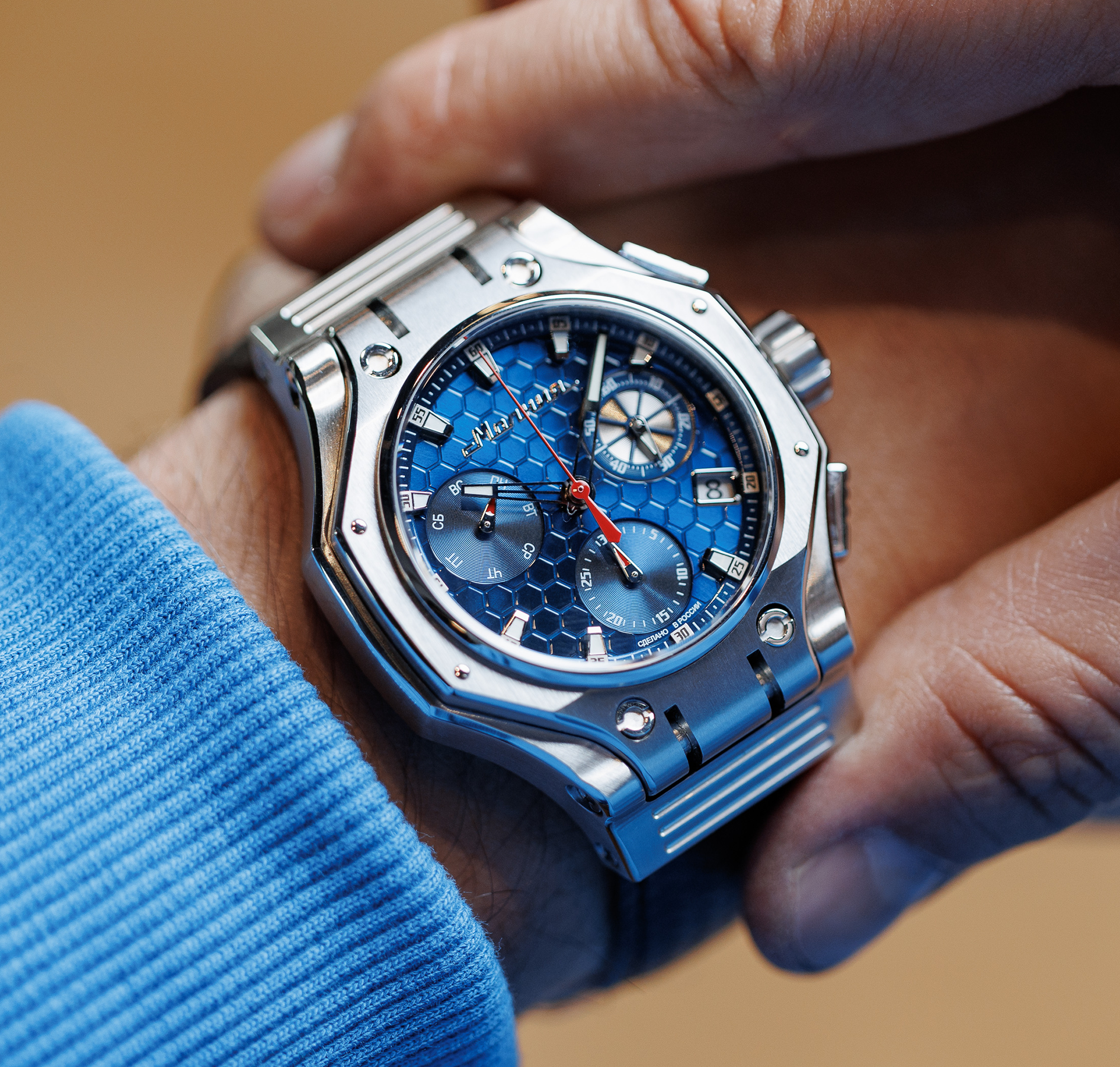 Hyron Z60 44 mm quartz chronograph