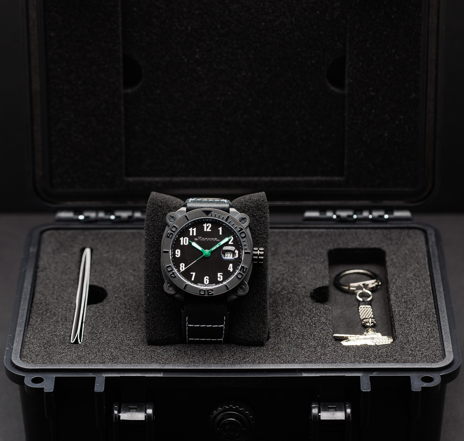 Tank 8215, 42 mm, automatic winding