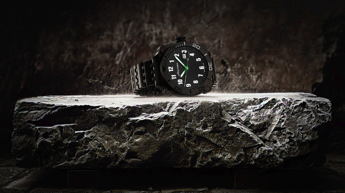 Tanque 8215 de 42 mm con cuerda automática