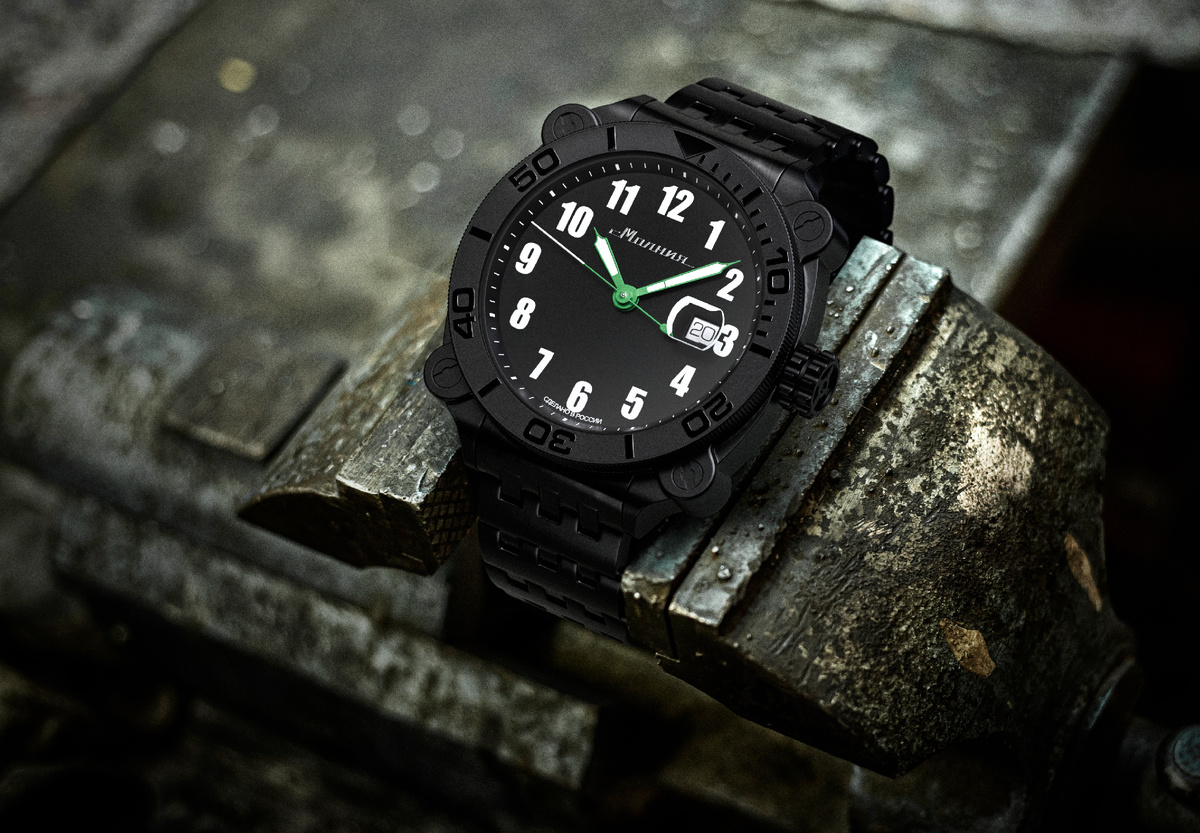 Tanque 8215 de 42 mm con cuerda automática