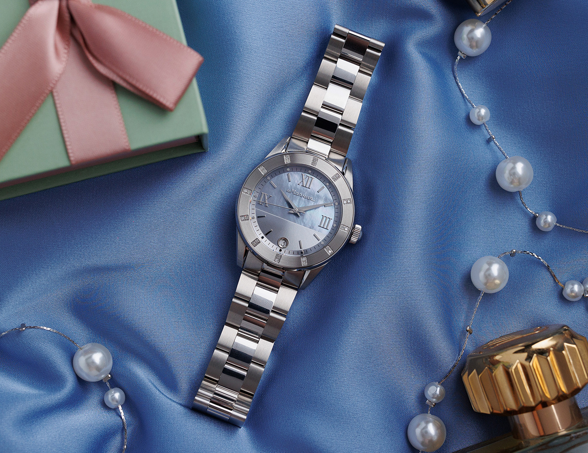 Colección femenina renovada de relojes «Perla»