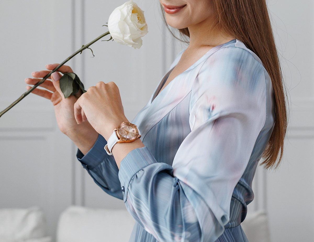 Colección femenina renovada de relojes «Perla»